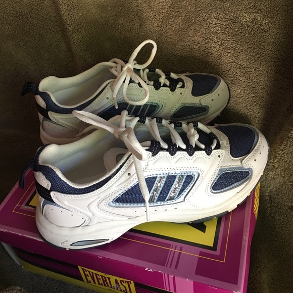 everlast slip on sneakers
